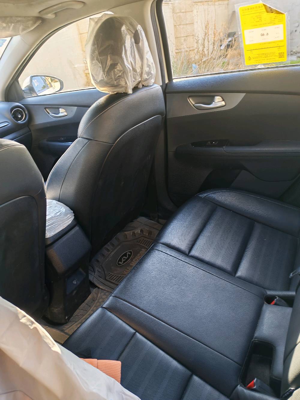 للبيع سيارة كيا K3 موديل حديث بلون أبيض جميل. السيارة نظيفة جداً من الداخل والخارج، وتتميز بمقاعد جلدية فاخرة، مع شاشة تحكم مركزية عصرية وهيكل خارجي بحالة ممتازة. للاستفسار أو التفاصيل الإضافية، يرجى التواصل معي.