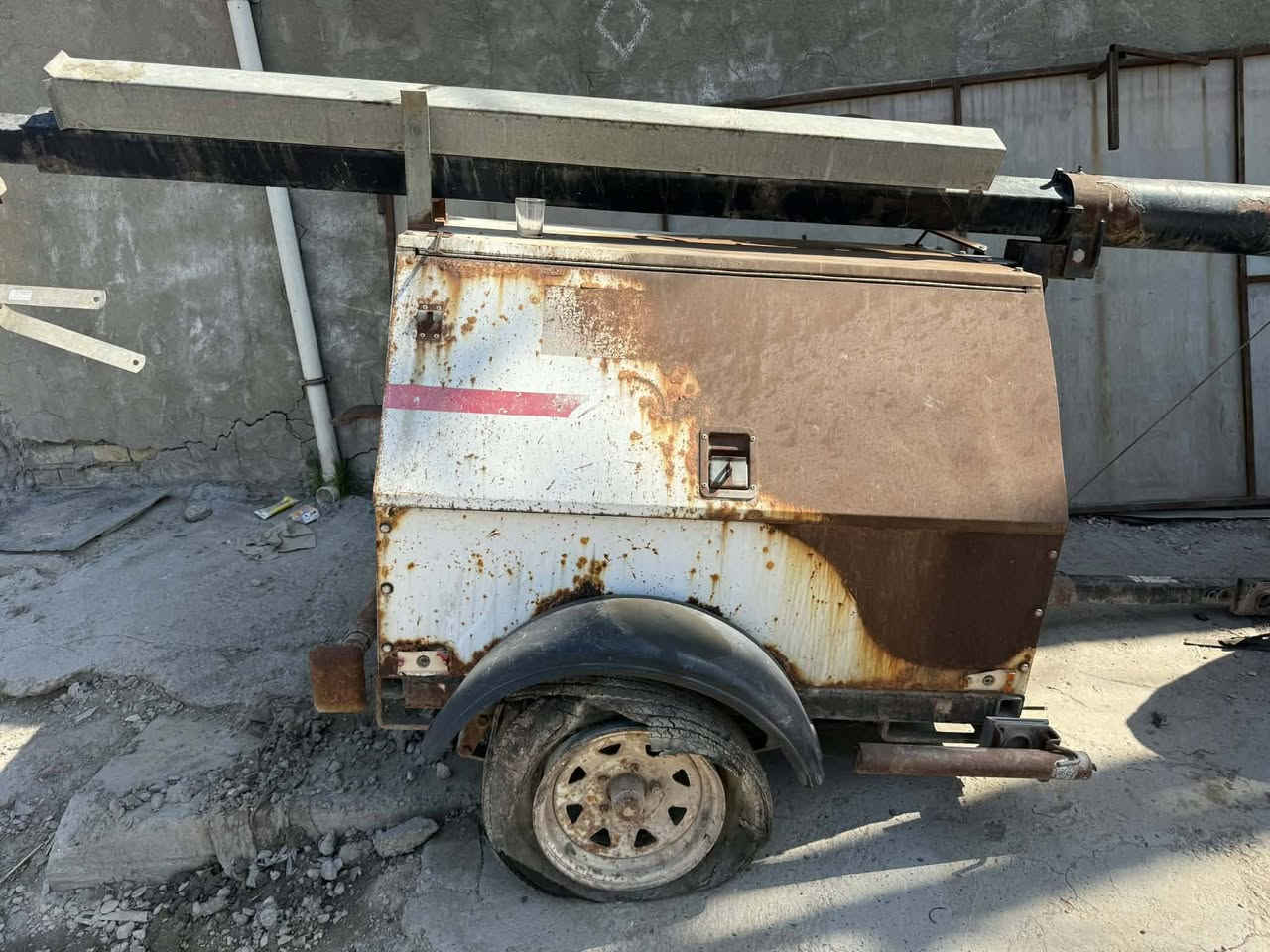 مولدات البيع عدد ثنين بيركنز 45كيفي بيها صوت بل مكينه سعرها 23 مسابوشي ٦ كيفي ما بيها شي وليرات مالتها محتركه سعرها ١٢ مكان بغداد الحبيبيه رقمي ***********
