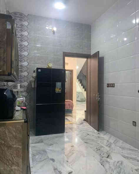 مشتمل طابق ونص بحي الأمين منطقة ال ١٦ قريب على شارع أربعين بناء طابوق حديث ضلع منفصل المساحة ١٢٥ متر الوجه ٦ وربع ونزال ٢٠ شارعه ٢٠م تجاري الشارع كدامه مبلط للبيع السعر المطلوب بي ١٢٥ مليون وبي مجال للاستفسار الاتصال على الارقام التالية
*********** واتساب
***********
