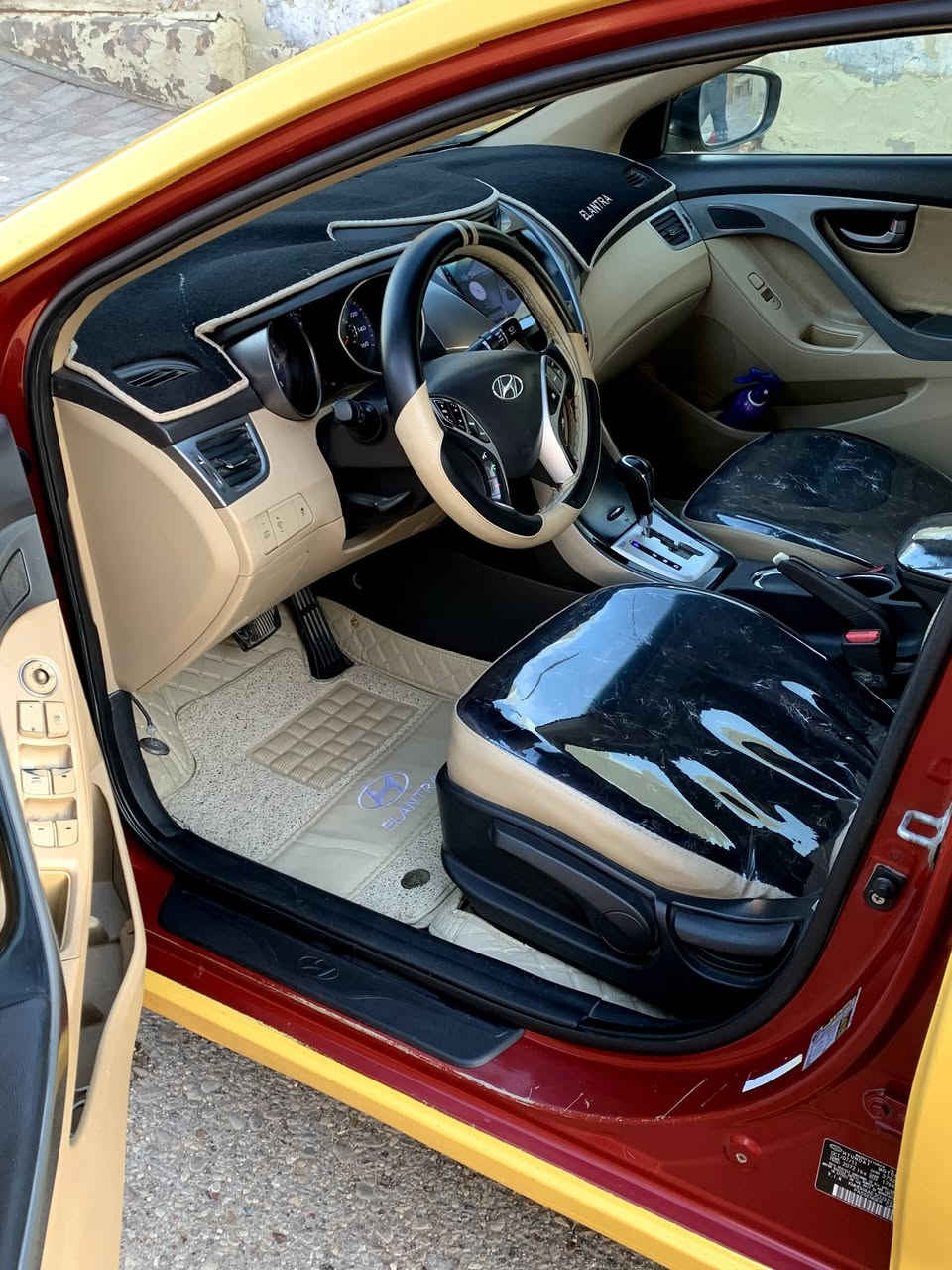 من رخصت الادمن سلام عليكم
شباب النترا 2012 وأرد امريكي حادثها جاملغ امامي جهت السائق ونفسه معمر السياره ليبل واحد السياره لمئتت فول موصفات تحكم استيرن جهتين وشاشه وفتحه سقف السياره مسويها بصمه ترحيب وتشغيل عن بعد تخم تاير جديد كير ومحرك مكفولات تدفئه تبريد فول السياره جلد الكشانه تدفئه والسياره مدوشمها جديد السياره خير من الله متحط عليها الف مصفر غرامات وهيئه عارضها 105 وبيها مجال مكان السياره الانبار  رقم الهاتف ***********
