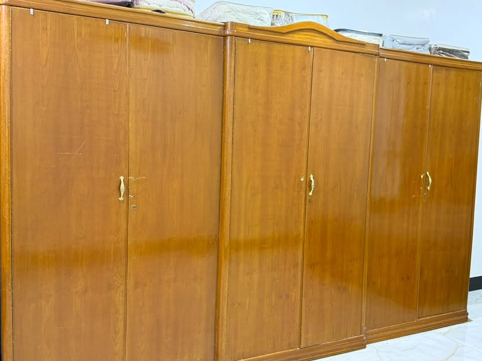 للبيع كاونتر  داخل ألمنيوم والخارج mdf  والسطح كوارتز + غرفة نوم صاج درجة اولى 
***********
