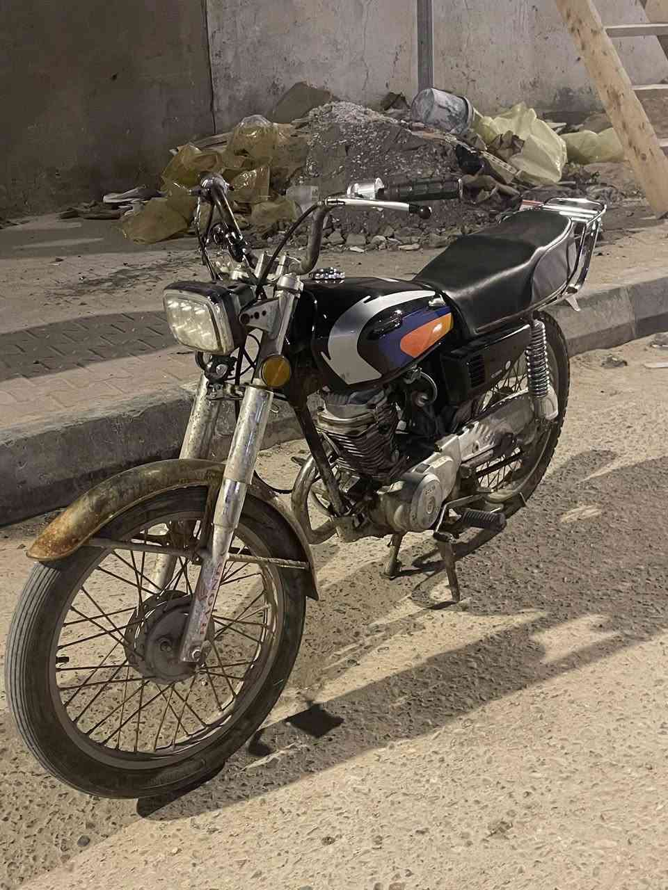 أيراني أوراق الدراجه جاهزه ومابيه نقص شاصي ومكينه برفاز بلاد 2011 الدراجه عوزه غسله مرتبه وعندي وياهه صندوك مال دلفري الدراجه أوراق تحويل ثاني يوم وهذه رقمي ***********
