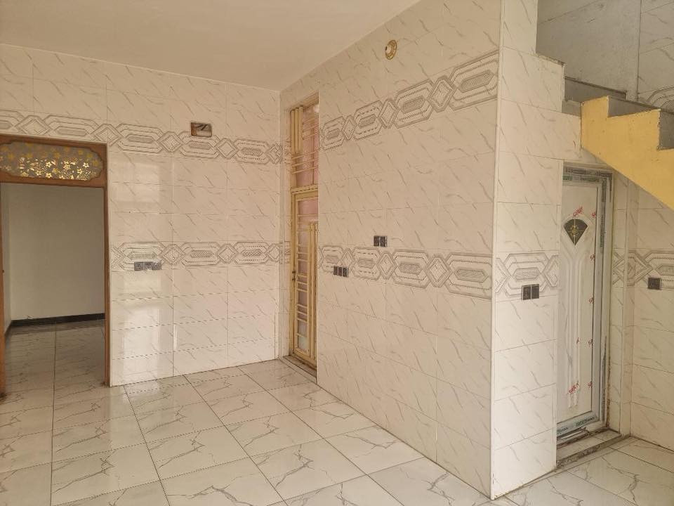 بيت للايجار  في ملحق الغدير مساحته ٥٠ متر نظيف جدا وحسب الصور … للاستفسار الاتصال على الرقم ***********
