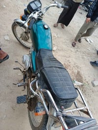 دراجه ارشا  محركه نامه ايراني  وباقي تفاصيل ذا شراي تصل على هاذا رقم 0...