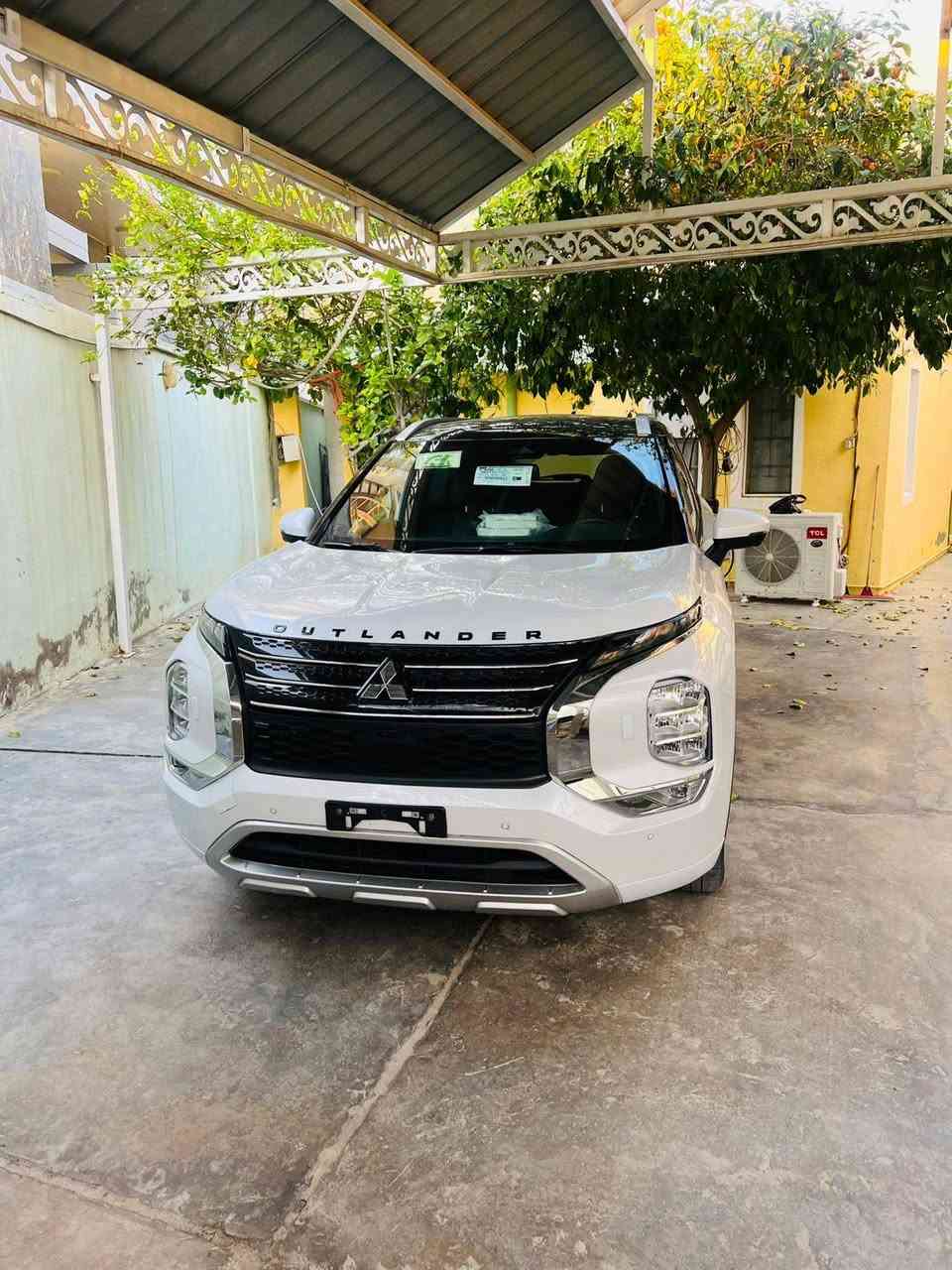 ميتسوبيشي اوتلندر ٢٠٢٣ #مرقم_بغداد وارد كندي بلكن كهربائية يعني( هايبرد وبنزين وكهرباء)  
رقم بغداد  
وهزة جديده
فول مواصفات 
محرك ٢٤٠٠
٨ انظمه قيادة 
7 راكب 
تحكمات ستيرن فول 
كشات جلد بقلاوه + تدفئه 
تبريد مركزي 
خزن ميموري كشنات جهتين 
بانوراما 
مدخل شحن خلفي  
شحن السيارة بالكيبل وعن طريق الاطارات 
وبعد هواي مواصفات بيها 
ضررها  تبديل دعاميه وتبديل بنيد ولايت امامي  بدون صبغ ولا تكحيل والباقي كله مكفول 
صور الضرر مرفقه بالمنشور
السعر 189 ورقه  
مكاني الانبار
***********
