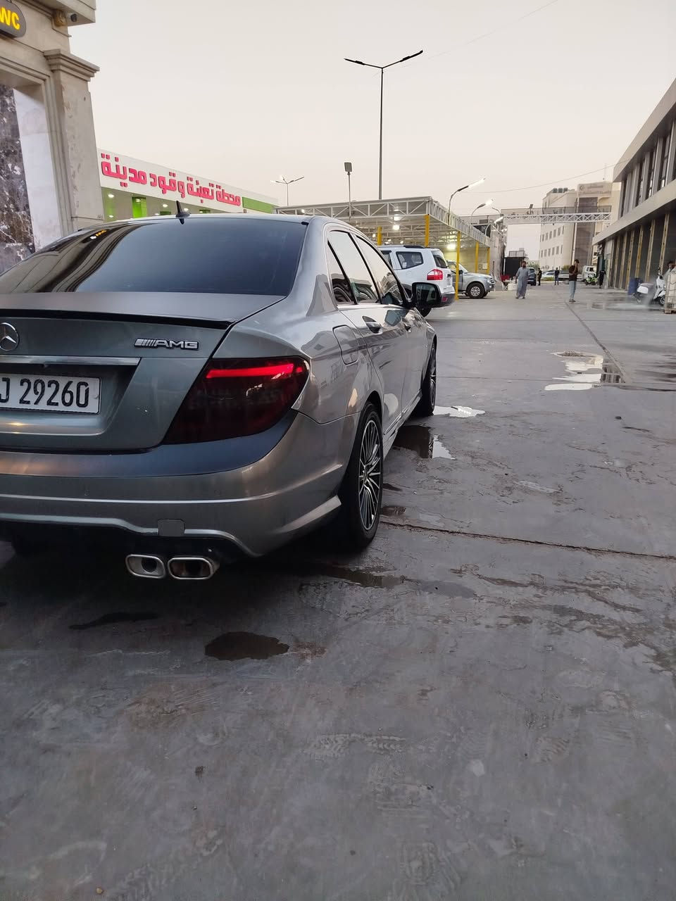 السلام عليكم للبيع او مراوس
مرسيدس 2008 c200 فول مواصفات
محرك 6 سلندر 3000 السيارة نظيفة جداً 
السعر 125 
***********
