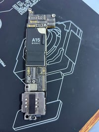 بورد آيفون ١٣ مني  مكفول من التصليح والعطل سعره ٩٥ بس مجال بسيط البورد...