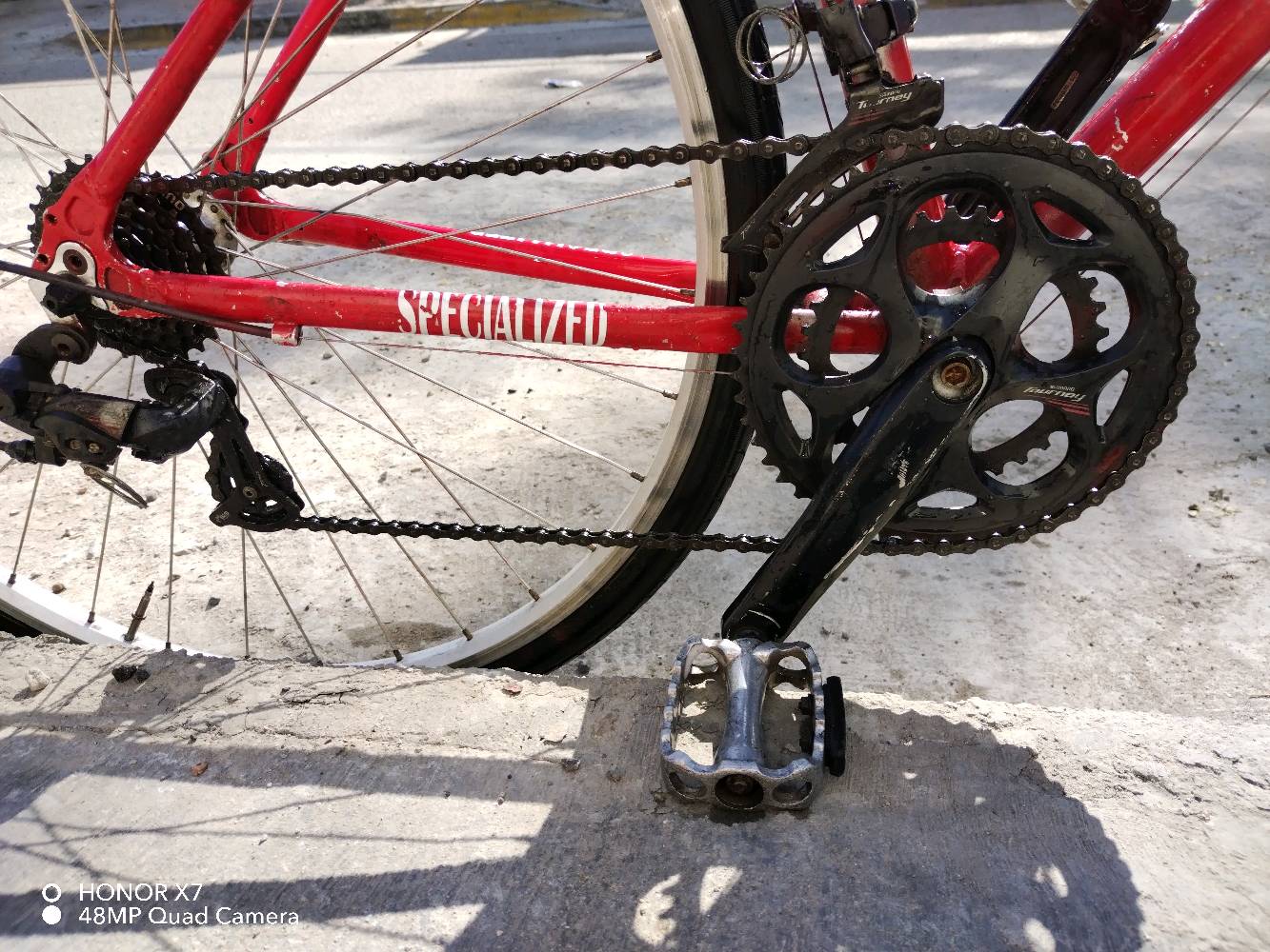 باسكل رود كلاسك حجمه اطار( c700 (28 *32 قياسه فريم xs ٤٨ المنيوم
سيتم بريكات تاكيترو يدات و طواكه
سيستم شيمانو تورني عكرب و نقال و صينيه حجم صينيه( ٥١ و ٣٤ ) سن 
مكينه خلفيه ٧ نمر شيمانو
كامل مكمل مناقصي شي
اطارات كيندا الاصليه جديد
وزنه خفيف سعره١١٠  الف مكان حي العامل بغداد
