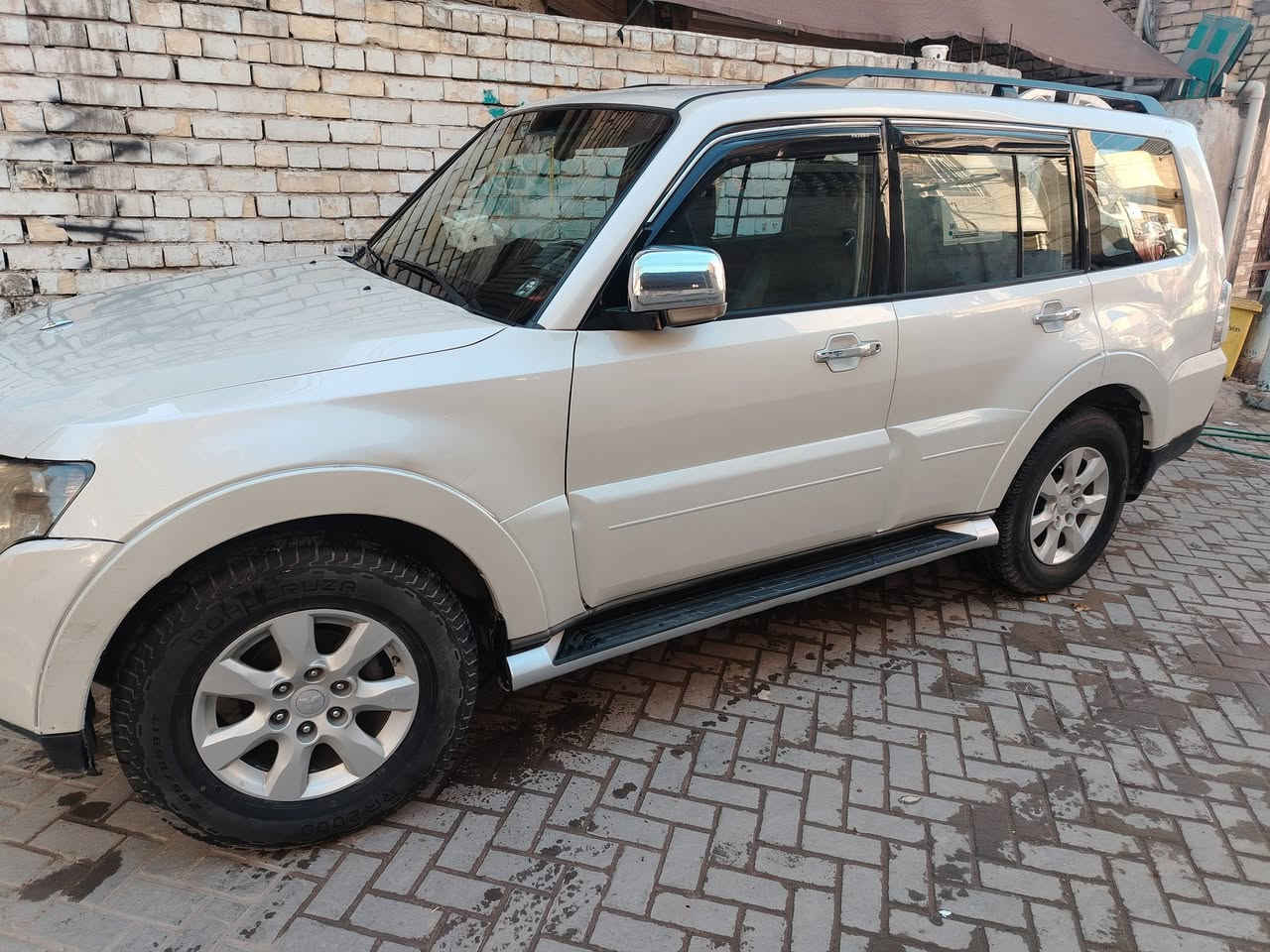 السلام عليكم للبيع باجير حبتو 2009 حجم المحرك 3000 المرغوب رقم بغداد باسمي لون صدفي السياره نضيفه مال بيت خليجي فور ويل كشنات جلد كهربائي تدفئه تبريد مسجل دمام شاشه اشاير بل مري شفط تحكم استيرن فتحه تبريد ثلاث قطع حساسات خلفيه السياره خير من الله بيها باب الجنطه مبدل واحد أصلي والجاملغ شويه السعر 127 هاتف ***********
