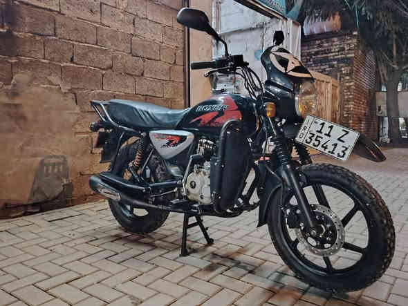 السلام عليكم بوكسر موديل 23 نزول 24 مرقم لوحات وسنويه انكليزي باسمي تحويل ثاني يوم دراجه كامله مكمله مناقصه ايشي تشغل وتطلع مكاني الحريه أو الكاضميه 
***********
