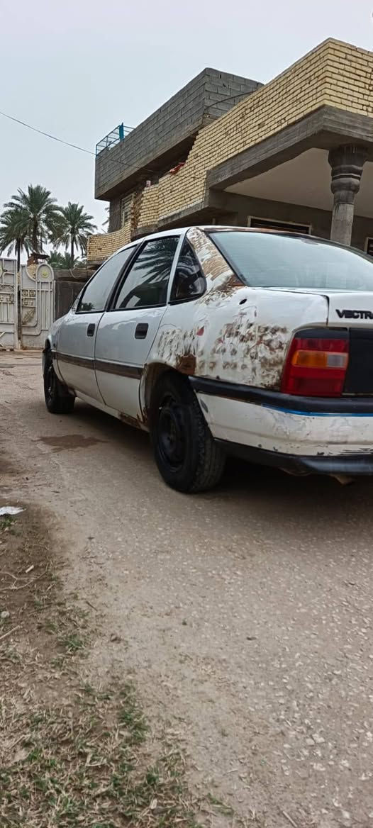 سلام عليكم سياره أوبل فكتره للبيع موديل 1998 سياره مكلوبه اومعمره من جديد كامله عوزهه بس صبغ بعد سنويه صاقطه شرط التحويل مكاني كربلاء اطوريج  سعره ١٥/ ورقه اوبيهه مجال بسيط ***********
