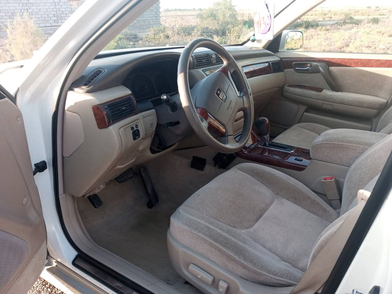 السلام عليكم سياره ملكه موديل 2003 كرستال اصل دكمتين كشنات 4كهربائي مرايات شفط برده  خلفيه تحوير نجف فوك وجوه رقم ذي قار باسمي كصه قماره مكاني ناصريه للاستفسار ***********
