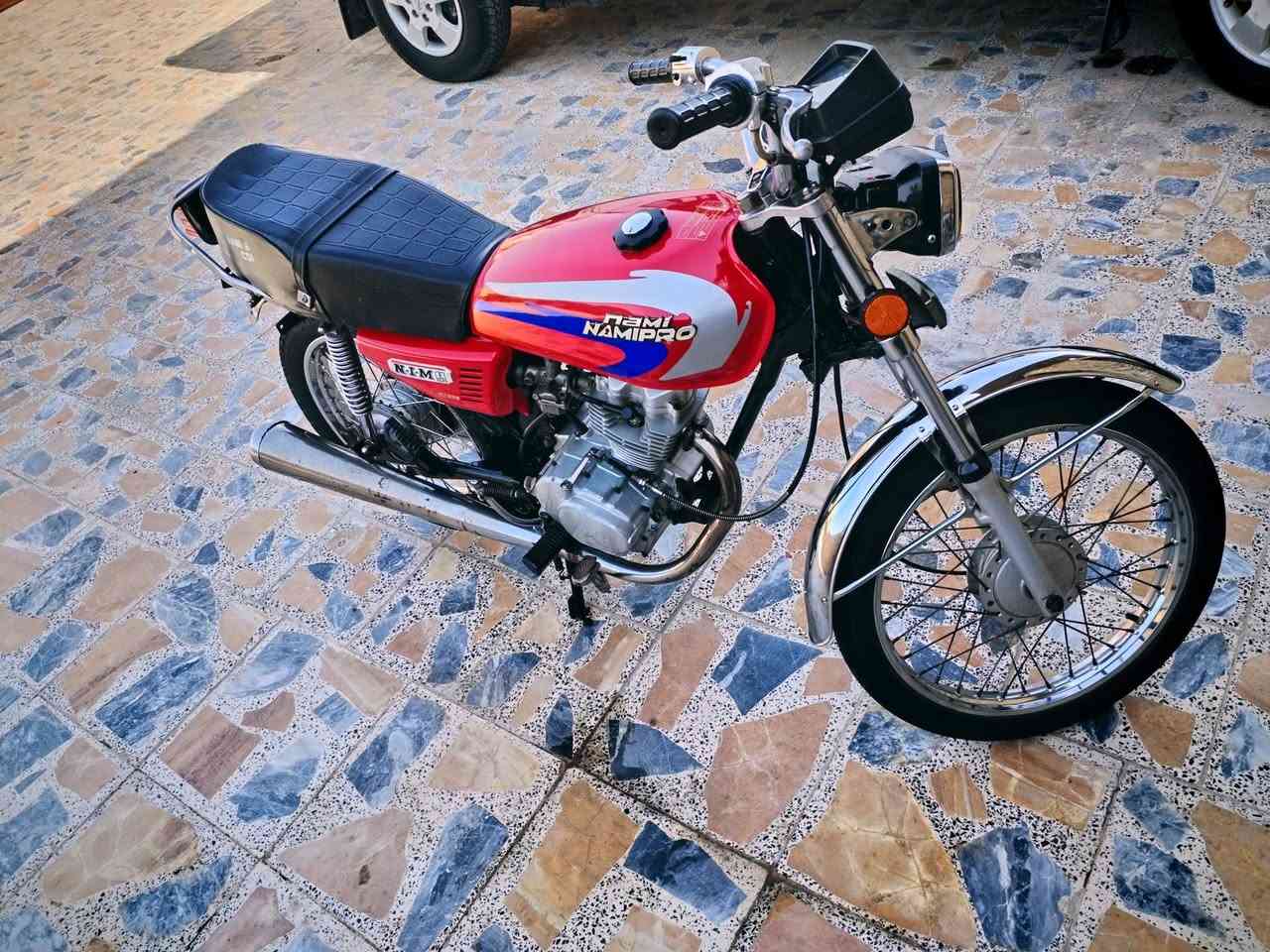 السلام عليكم دراجه للبيع نامه شلامجه اصلي موديل 17 طالعه بل 18 وكيلها سيد خلدون أوراق كامله اصولي السعر 850 وبيها مجال اتصال ***********
