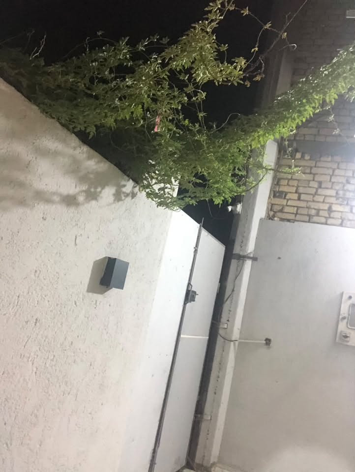 بيت ١٠٠ متر  بسومر قرب سوك العصري وجامعه العين بصف الركن طابقين واجههه١٠ ونزال ١٠
بناء حديث 
الطابق الاول صاله كبيره واستقبال ومطبخ وصحيات خارجيه وداخليه وطارمه ومنور

طابق ثاني تلث غرف نوم وصاله وصحيات 
للاستفسار ***********
