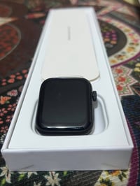 ساعه ابل بهذا الشكل امزون....مع ملحقات كامله السعر 30 الف ...مكاني بغد...