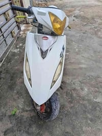 دراجه ياباني نوزل محرك جديد بس دهن وبانزين سلف كامله سعر 475 رقم الهات...