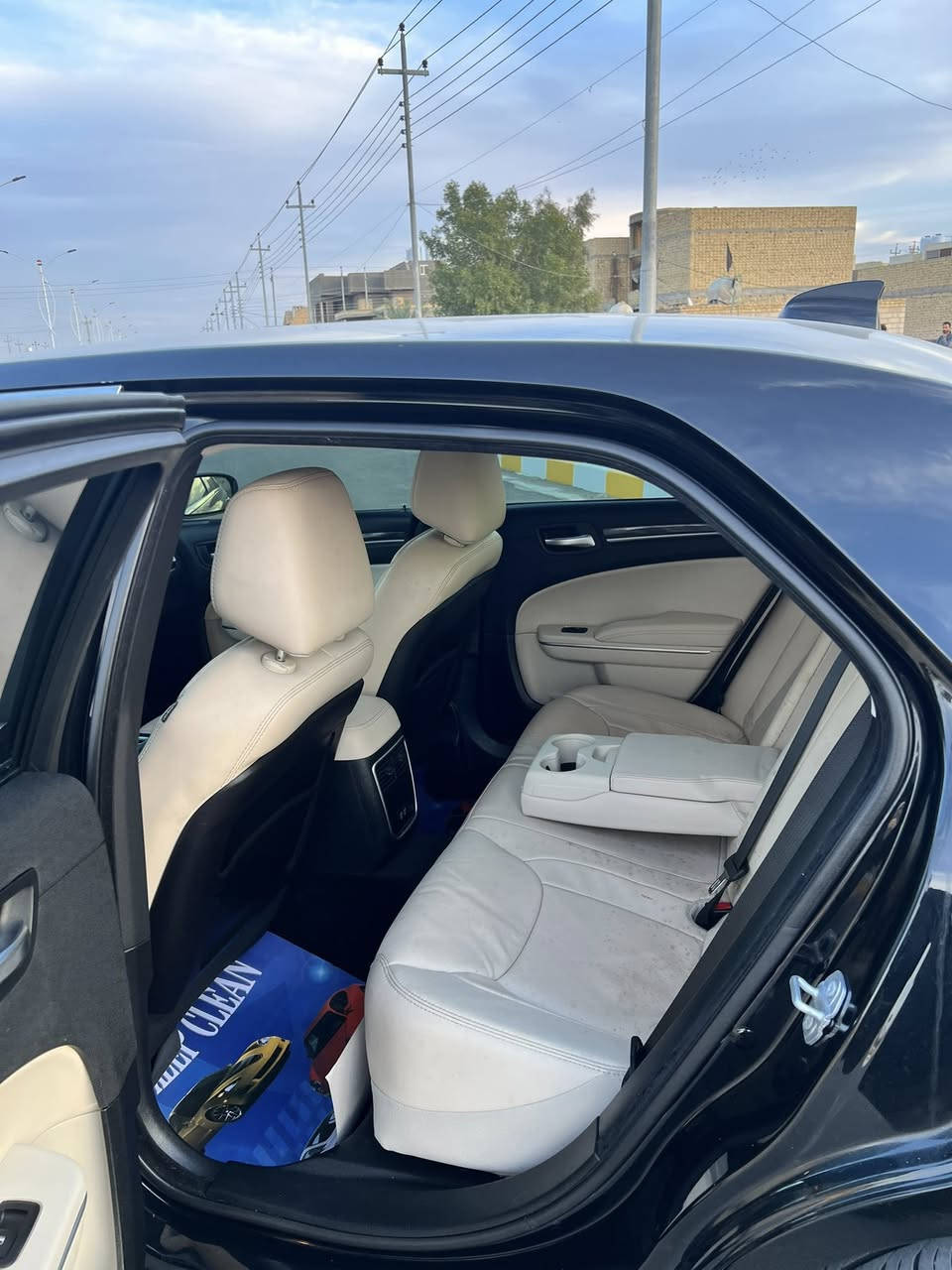 السلام عليكم
كرايسلر اوباما 2017 دخول جديد كتاب ضباط كفالة عامة تقرير غرق شرط مكينه مامفتوحة
 ماشية 30 الف سياره بوضع الشركة 
دواخل بيج مواصفات لمتد بدون فتحة
تترقم ميسان انطيك مرقم وكامل ب اسمك
مكانها ناصريه مركز 
للاستفسار ***********
