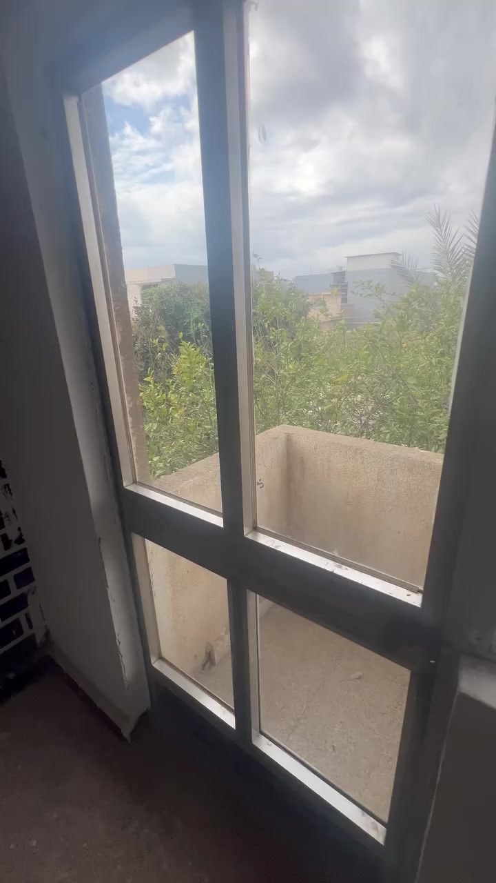 مشتمل صغير للأيجار(طابق ثاني ) حي الواسطي قرب محطة وقود الاصدقاء يتكون من غرفين ومطبخ وصحيات وبلكونه في احد الغرف 
مطل على حديقة قرب الشارع العام 

#الايجار : 175 ماء كهرباء على صاحب الدار

للاتسفسار : *********** اتصال فقط بدون مراسلات رجاءا
