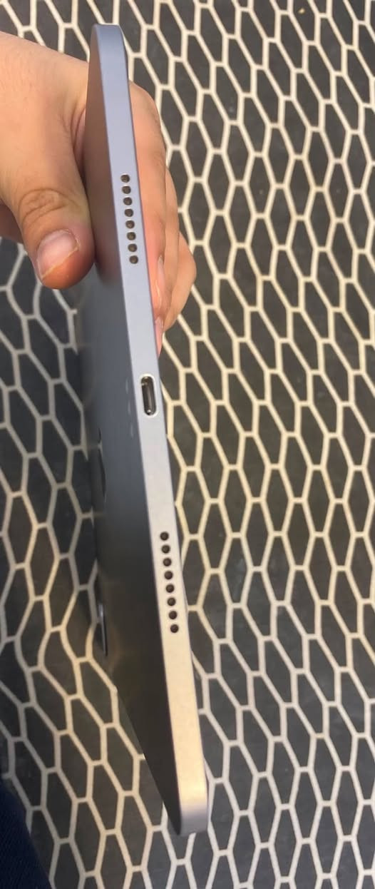 السلام عليكم ...
ايباد برو m2...
المساحه : 128 نسخه ال wifi
المشاكل : مبدل فلاته مال شحن اصليه <اغله وحده بالسوك ب90 الف > مبدل البلازمه يعني هي كزازه فوك الشاشه ومن ناحيتك من تتبدل بعد كلشي ما بي
ايباد نظافته 97% قليل الاستخدام مال طاليب ينضم وقت الدوام
البطاريه : 86 لو 84
السعر  550 وبي مجال 
 الفيديو للتوضيح انو الكزازه اصليه وهي متاثر عله الشاشه 
للتواصل ***********
