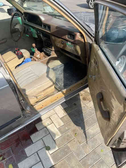 السلام عليكم 
كرونة موديل ٨١ سيارة خير من الله
تخم تاير وحدادية جديدة
مكينة و كير خير من الله 
سياره باسمي شرط تحويل رقم نينوى جديد انكليزي
للاستفسار الاتصال ع رقم ***********
السعر ٣٦ ورقه وبيه مجال بغداد المنصور
