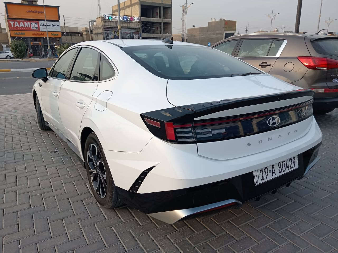 سوناتا 2024 وارد امريكي 
حادثه موجود بلمنشور
مواصفات نص فول
شاشه 
كامره
بصمه
رادار امامي
رادار خلفي
رادار جانبي
لد امامي خلفي
ويل كب
قياده ذاتيه
تنبيه خروج عن المسار
تحديد مسار 
فول تحكم ستيرن
كشن السائق كهرباء
تدفئه بالكشنات
تدفئه بالاستيرن 
كير تعليك
تبريد بيانو لمس
صندوق ذكي
محرك 2500

السعر 190وبيه مجال
علمن السياره رقم معوقين
العنوان كربلاء المقدسه
***********
