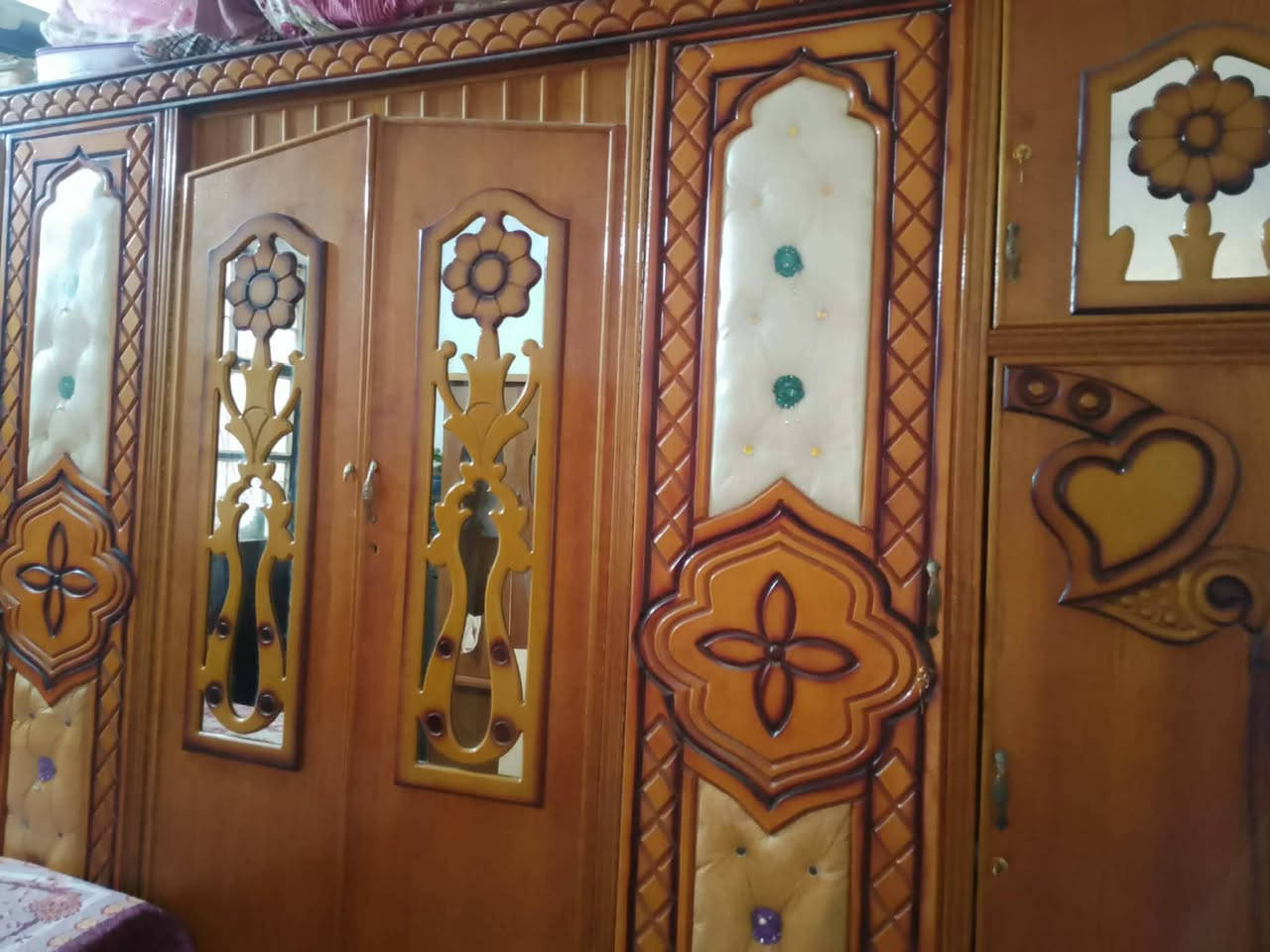 السلام عليكم غرفه خشاب.البيع.السعر 300بغدادمدينةالصدر.رقم***********0
