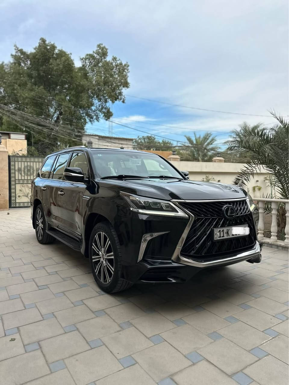 لكزز  2020 LX 5700
كويتي بريم الاصلي
السياره كفاله عامه حته من شخط ورصعه جديده و ع ايدي

فول واحد اعلى فئه 
فتحه
بصمه العدد٣
دخول ذكي
رادارات٣٦٠ درجه 
كامرات ٣٦٠درجه
جوبلسات 
تحكمات ستيرن جهتين
بردات خلفيه
ثلاجه 
داخل لون احمر 
ماشيه 79
وباقي مواصفاته معروفه 
رقم بغداد النكليزي تحويل ثاني يوم
عنوان كربلاء
*********** كربلاء, العراق
