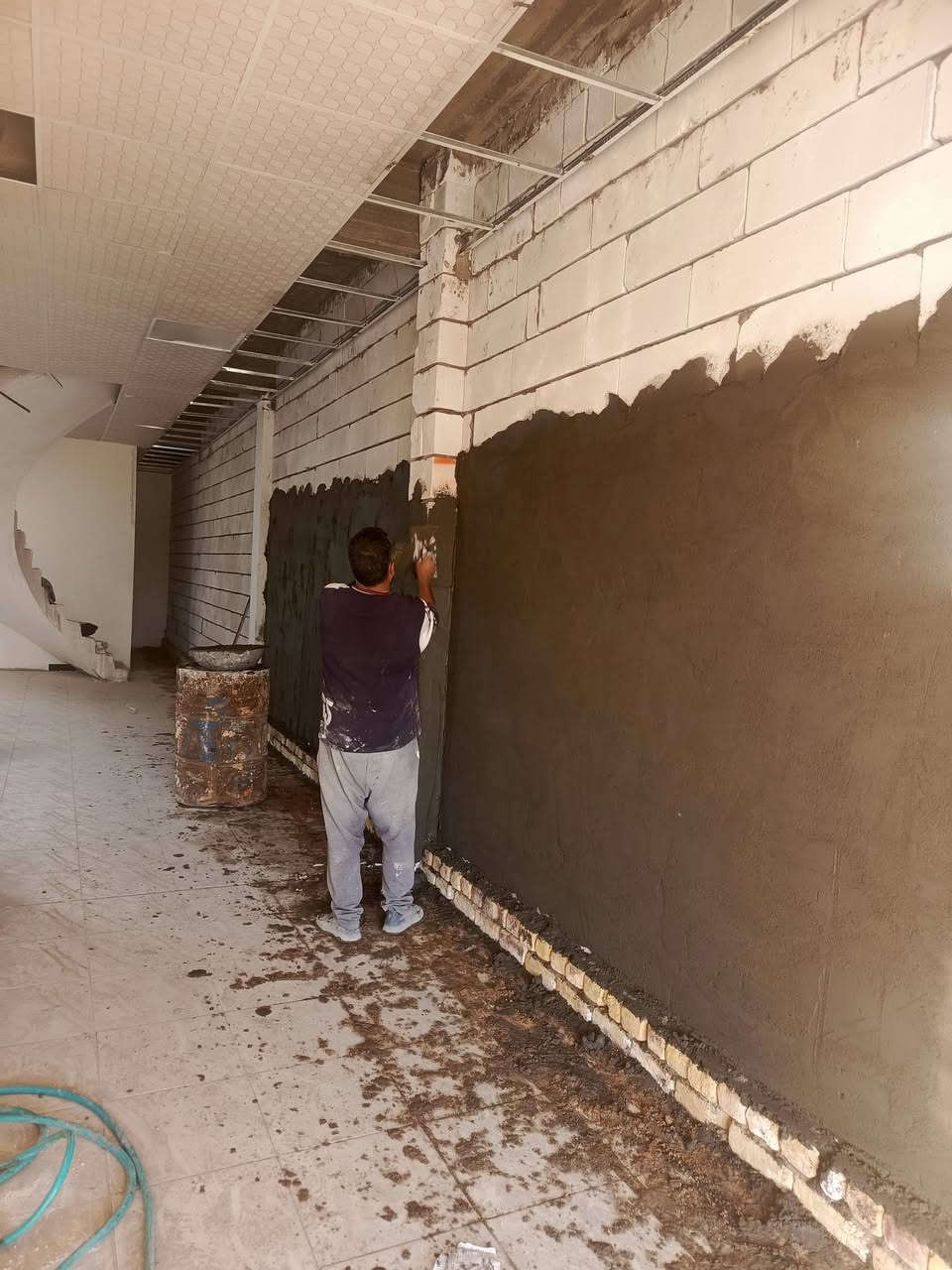 السلام عليكم. خلفه ابو محمد الخالدي 
لبخ سمنت جص بورك سيراميك كاشي بناء طابوك بناء بلوك ترميم تفليش صبغ لبخ واجهات تطبيك ارضيات مقرنص كافه العمل نشتغل سرعه ونظافه #حالين_فارغ اتصل وخادم ***********
