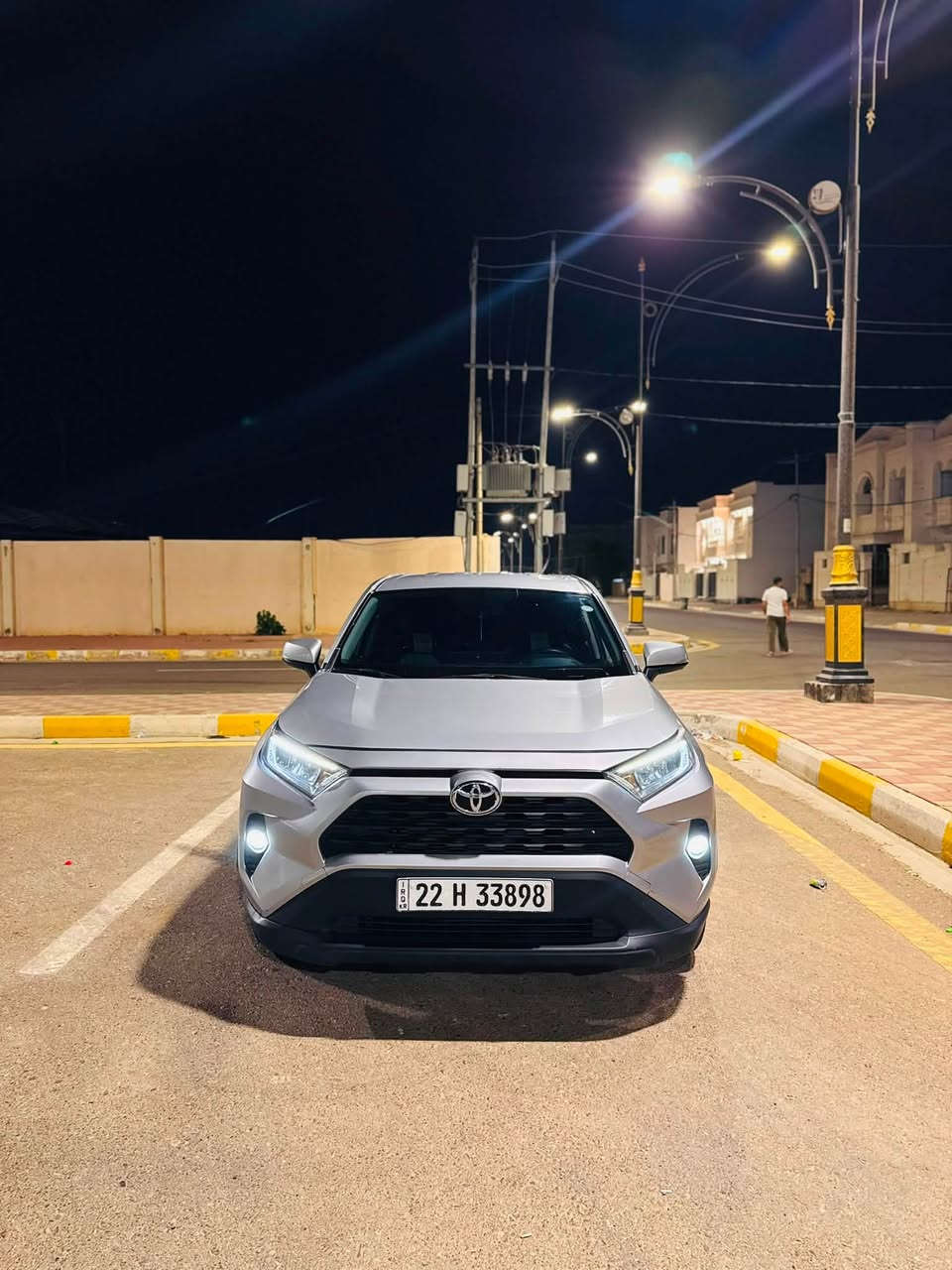 السلام عليكم
لــلــبــيــع تويوتا راف فور | TOYOTA RAV4 
سنة الصنع : 2020 
نوع الضرر : مكفولة كفالة عامة 
الـــوارد : خليجي 
حجم المحرك : V4–2500cc تنفس طبيعي
ناقل الحركة : اوتو 8 نمر 
الـــــســــعـــــر : 22.300$ وبيها مجال 
للأستفسار : ***********
