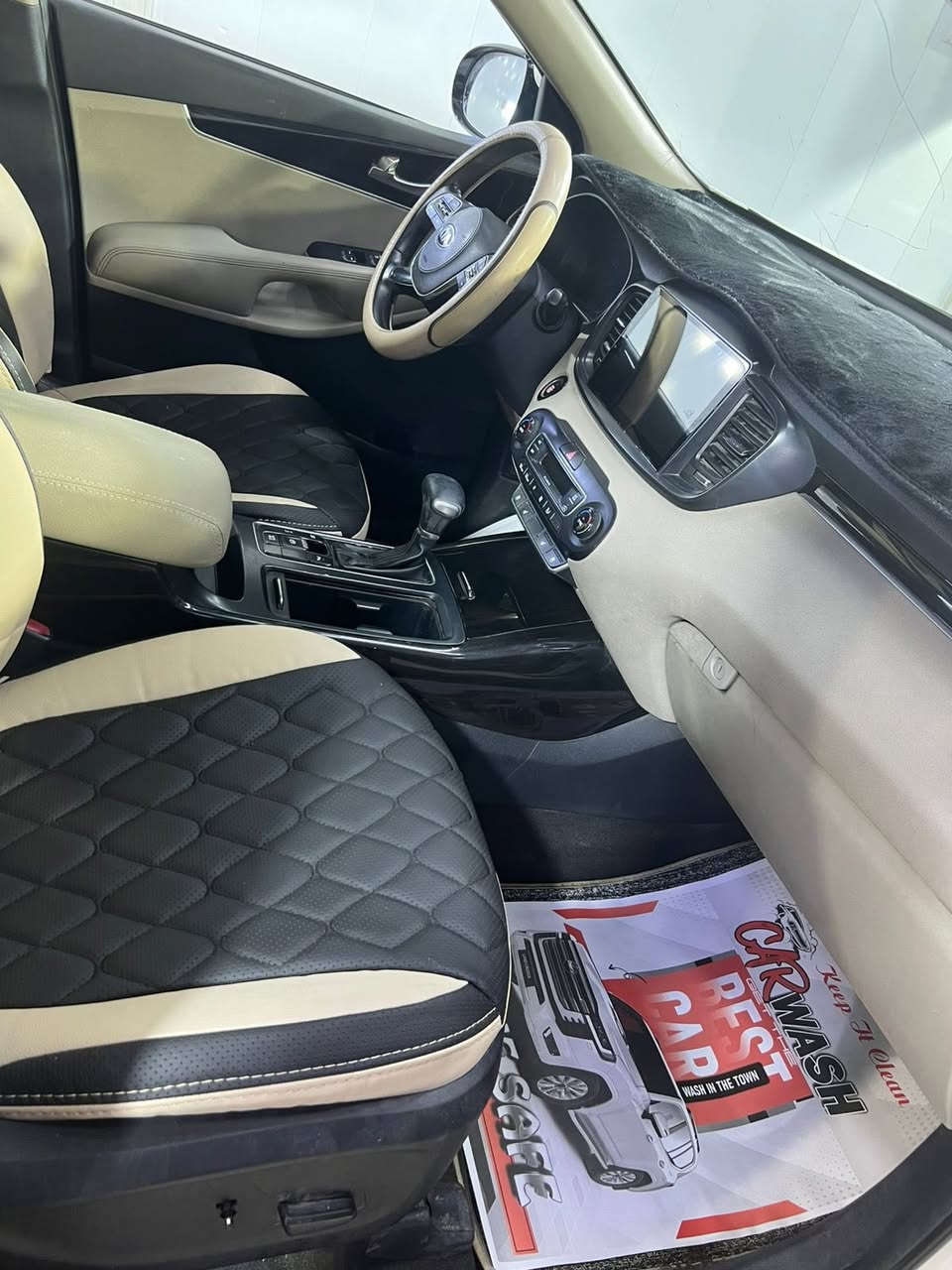 السلام عليكم
للبيع سورنتو خليجي  موديل 2018  فول بانوراما
محرك  6 سلندر 7 راكب 
بيه ملاحضات مبينه بالسونار بدون دواخل 
السعر 215 ورقة
*********** للاستفسار
مكان السيارة بغداد
