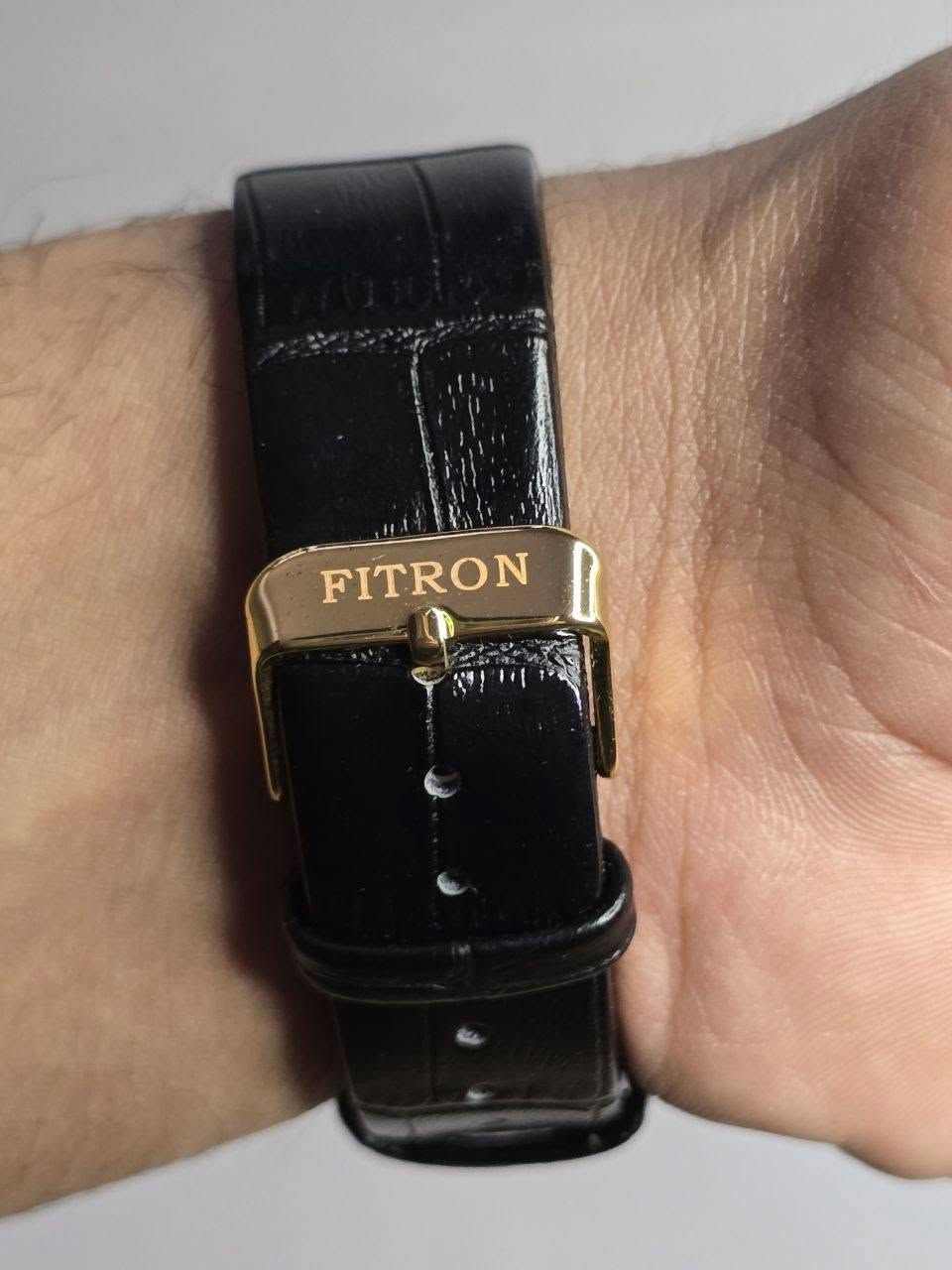 ساعة من ماركة فترون Fitron
تحفة فنية 
لمحبي الرسمي
مكينة كوارتز
ميناء مميز ذهبي رسمي
فول لامينوس ارقام واميال
زجاج كرستالي ضد الخدش
سير جلد طري وناعم 
القطعة مختمة بالكامل 

السعر :18 الف ع اول تم 
للحجز والاستفسار يرجى مراسلة الصفحة


**إذا كنت صاحب هذا الإعلان وتريد حذفه لأي سبب، رجاءا أرسل رسالة إلى الدعم الفني**