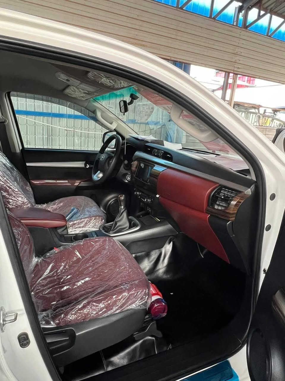 سلام عليكم هيلوكس البيع كفاله عامه من شخط
 2023 فور ويل/ على وضع الشركه سبير ما نازل فول مواصفات تبريد كير عادي  تبريد ثلاث قطع رقم ربيل/ ***********
