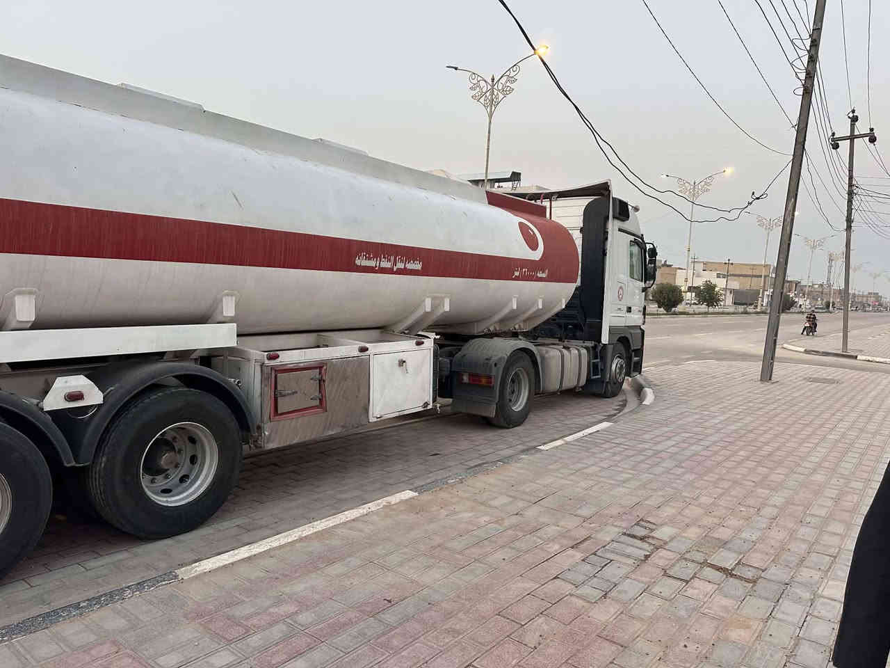 صهريج للبيع فقط موديل 2008 سنويه ل28 مربوط جي بي اس طوناج سنتين كير كهربائي كلج مكينه وكير وحداديه بحاله جيده تانكي حازم رقم اربيل انكليزي مكان كربلاء السعر4شدات و750وبي مجال *********** ***********
