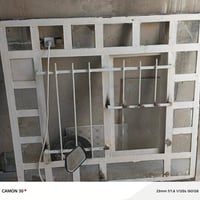 شباك حديد • ثقيل • نظيف