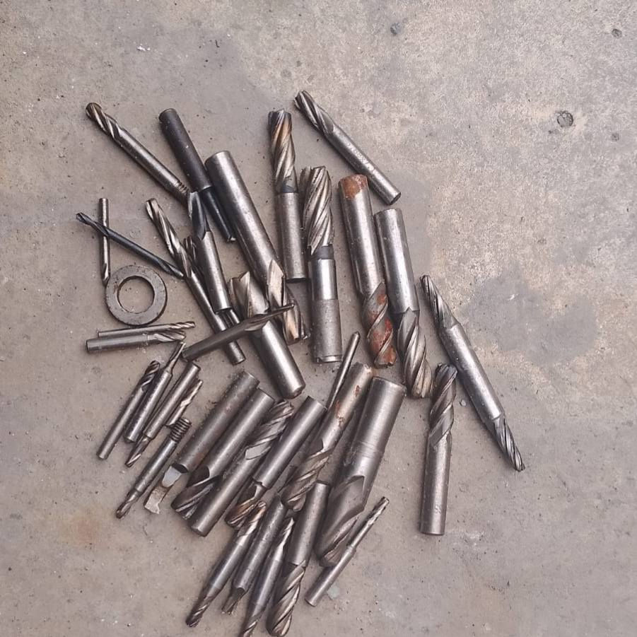 للبيع
اقلام تورنة وبراين كبيرة وصغيرة وسناتر وبيوت سن 
***********
