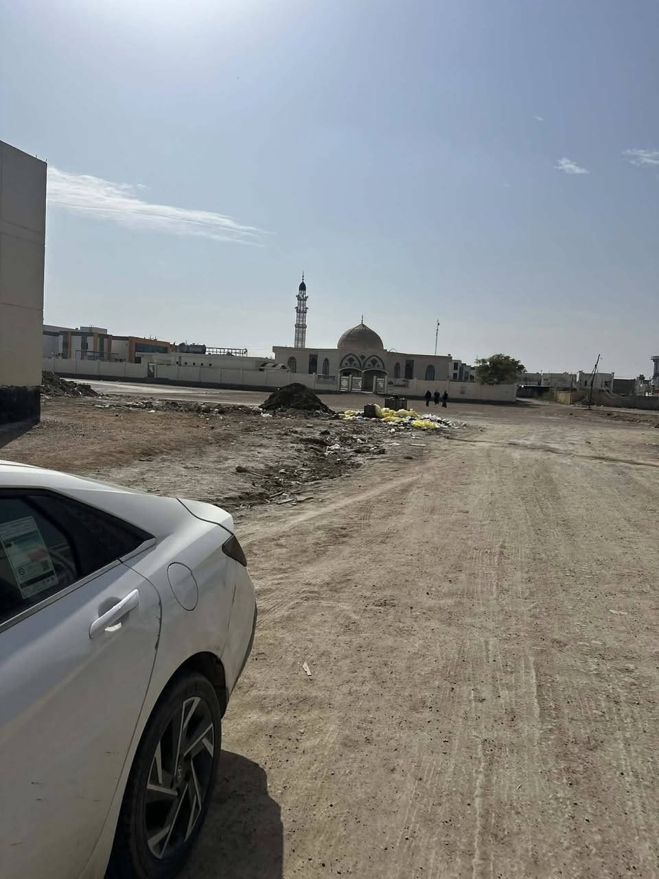 السلام عليكم ورحمة الله وبركاته
🏠بيت للبيع

📍 الرمادي/منطقة الزراعه مقابل جامع الصمد يقع بالقرب من دائرة البطاقة الموحده 

     ✨ المساحة 250م  ركن 

   تفاصيل المنزل :-

🔸مطبخ 

🔸صالة وإستقبال 

🔸4غرف نوم 

🔸2حمام 

🔸حديقة  مع كراج علماً ان الداخل غير كامل 

⭕️ السعر( 265،000،000) مئتان وخمسة وستون مليون قابل للتفاوض...

للإستفسار أكثر إرسال رسالة على الواتساب على :-

***********
