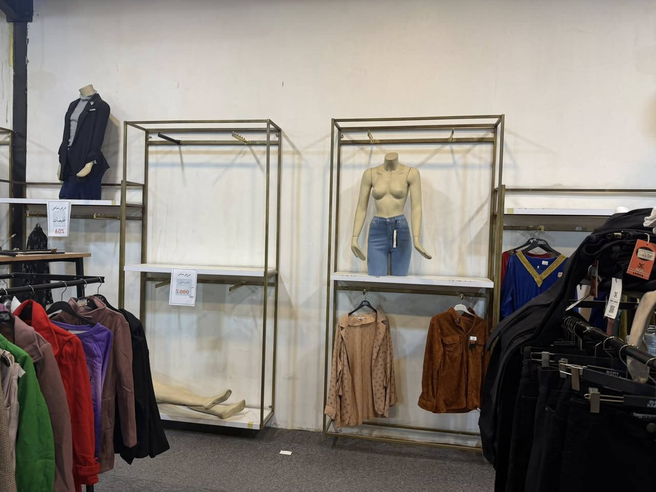 ديكور ملابس رجالي نساىي ولادي اطفال للبيع المكان كربلاء المقدسه للاستفسار الاتصال ***********
