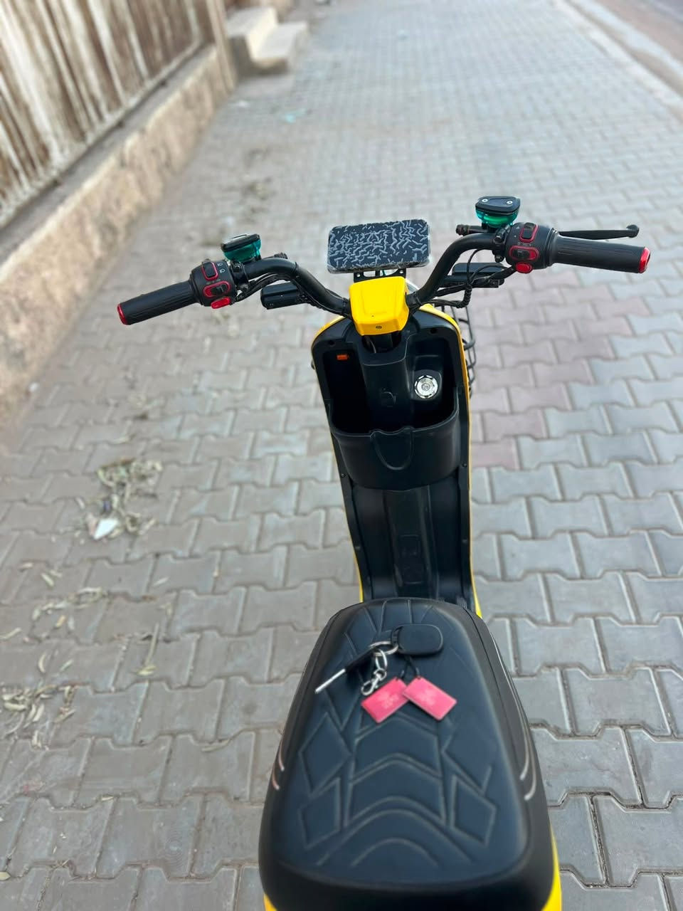 سلام عليكم شباب دراجه شحن  للبيع دراحه وصل المعرض موجود ابسمي دراجه  كلها كامله مكمله من كل النواحي  فقط يرادلها كتف سعره 15  الف مال تشغيل اشاير او الهورن هاذه نقصها مواصفاتها 👇🏻
الموديل.2026❤️‍🔥
النوع R9❤️
البطاريات 5. كبار ❤️‍🔥
تمشيك يل شحنه وحده 50كيلو 😙
 التحويلات 4❤️‍🔥
السرعه90🙂
تحمل شخصين 🤷‍♂️
تشغيل عن بعد ❤️‍🔥
تشغيل سويج 😒
جهاز إنذار السرقه 🙂
سله أماميه 😂❤️
شاحنه بعدها بل باكيت 🤷‍♂️
بايدرات مشادهن😔❤️
مسجل امبي ثري بيها عالي جداً🥹
دبل إشاره 😳❤️‍🔥
نشرات ليليه 🤷‍♂️😒
لونها مميز 😹
بريكات دهن دسكات هدروليك 🥹❤️
تايرات جوبلس😙🤷‍♂️
شلعه معدل فول😌👋

اي استفسار. اتصال 😁🧙🏻

***********

العنوان بغداد 😙👋
