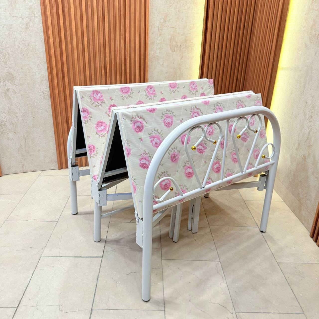 سرير دفتري 90*190 سم 
درجه اولى يتحمل اوزان ثقيله


**إذا كنت صاحب هذا الإعلان وتريد حذفه لأي سبب، رجاءا أرسل رسالة إلى الدعم الفني**