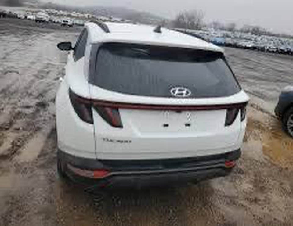 توسان 2022 رقم بغداد محرك 2500 وارد أمريكي ماشيه 90 الف كيلو بيها بنيد فقط مكانها بغداد شارع فلسطين (***********) السياره بسمي 180 وبيها مجال
