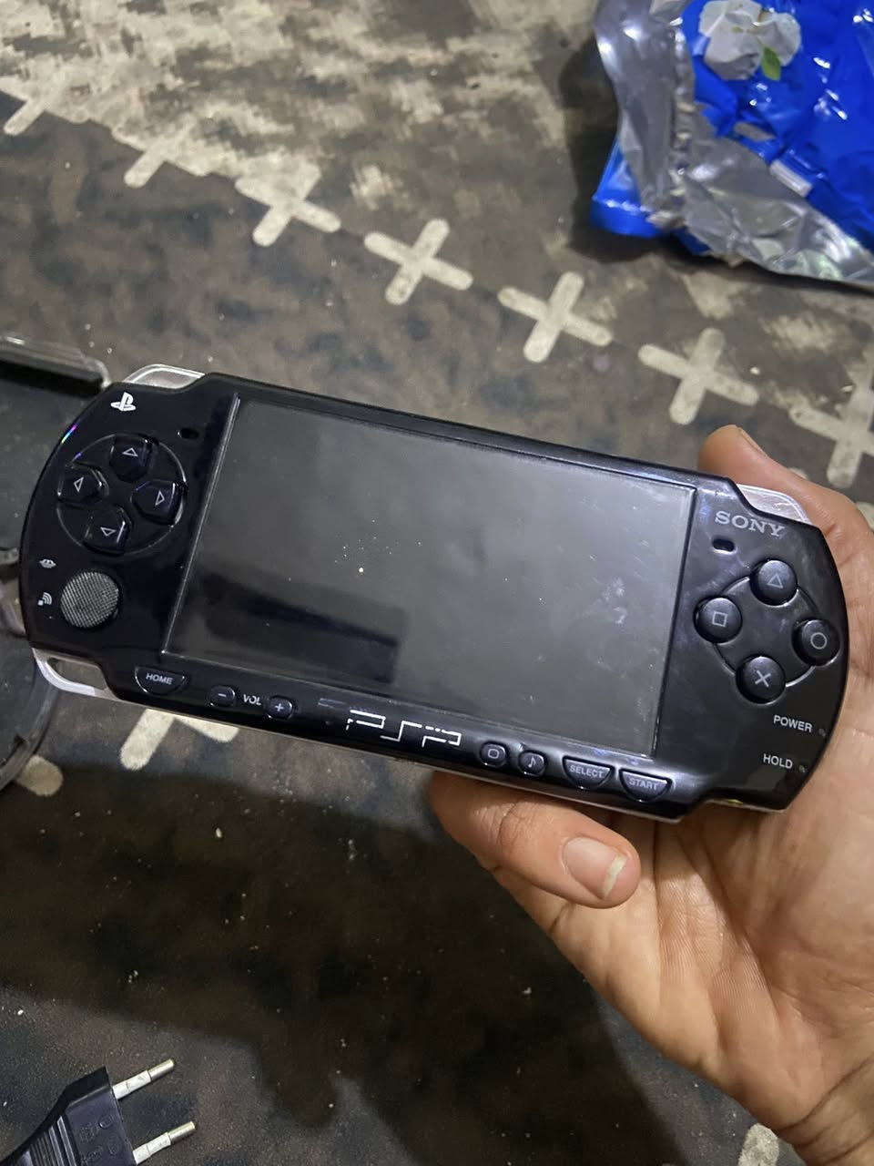 السلام عليكم psp سلم نضيف رام 4 گيگا بي العاب بلي ون وpsp بطارية ممتازه مع الشاحنه الاصليه وحافضه بي نقطه سواد بالشاشة موضحه بالفيديو ابد ما تبين باللعب 

السعر  40 

توصيل متوفر


**إذا كنت صاحب هذا الإعلان وتريد حذفه لأي سبب، رجاءا أرسل رسالة إلى الدعم الفني**