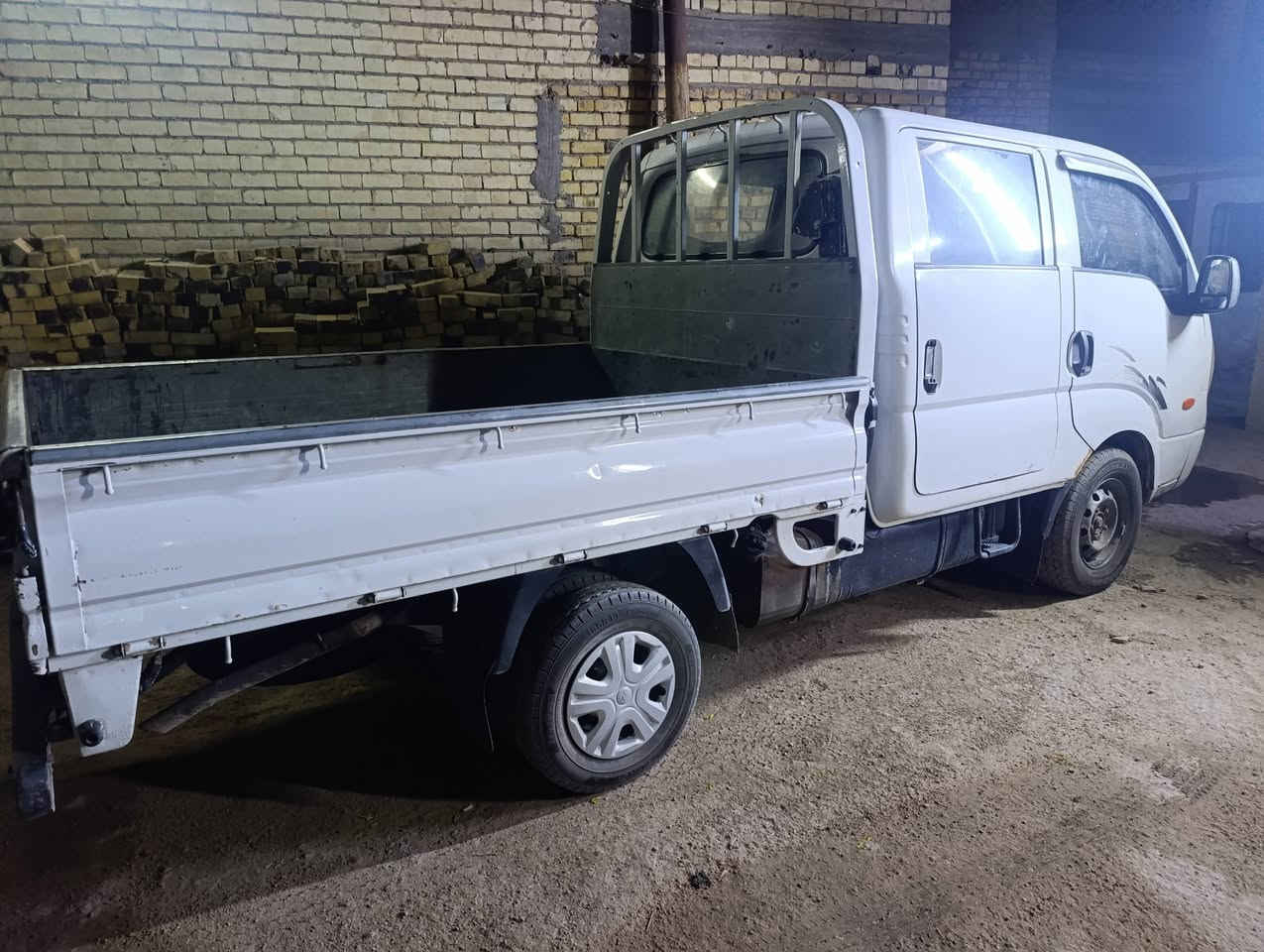 كيا بومة دبل قمارة موديل 2008  مكينة كرنفال سيارة نظيفة و جهازه مكينه و حداديه خير من الله تخم تاير جديد
 السعر ٨٨ وبيها مجال بسيط مكانها نجف عباسيه 
للاستفسار ***********
