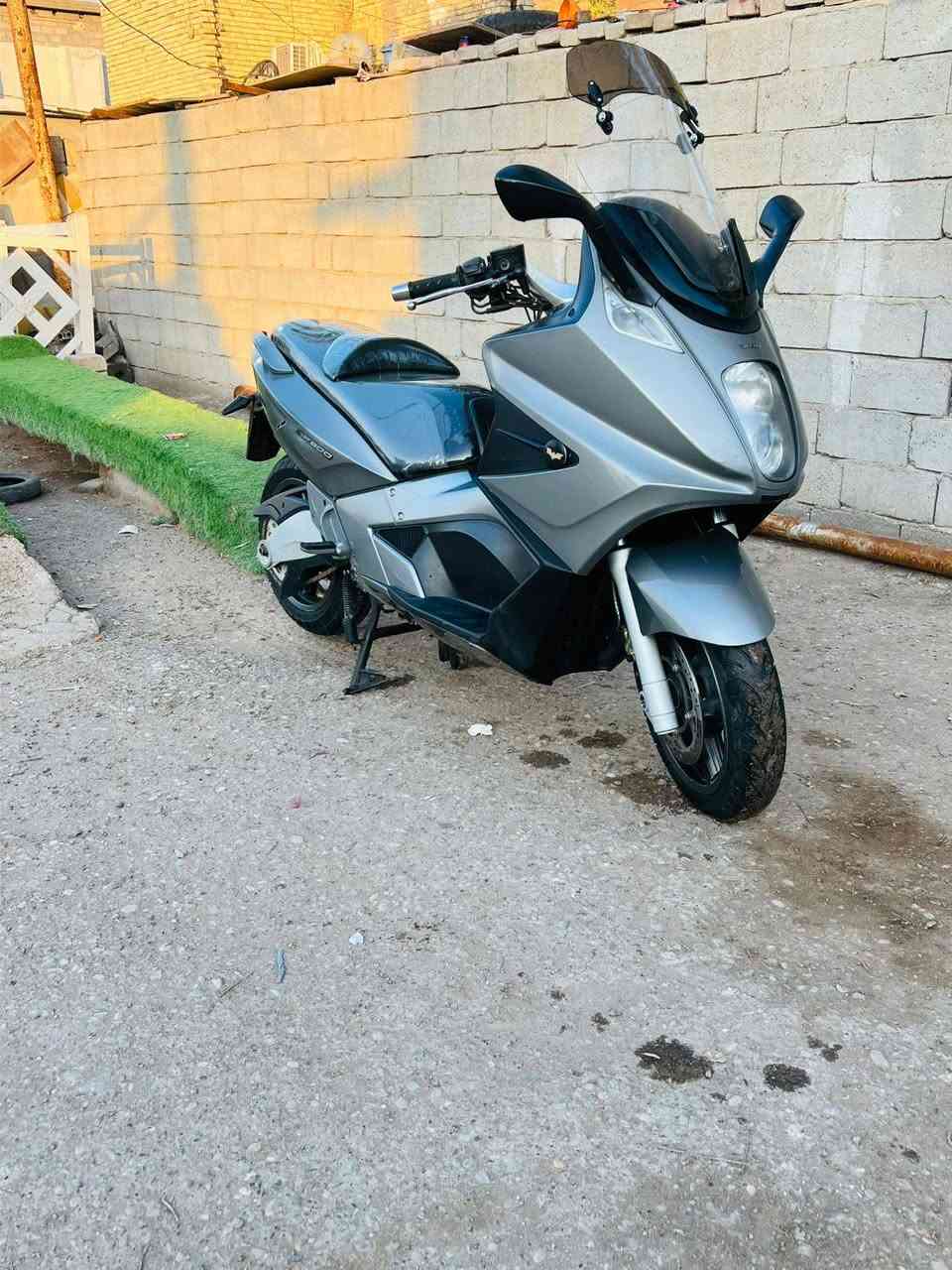 السلام عليكم دراجه نوع ابريله ايطالي 
مكينه 800ccv دراجه نضيفه مكينه 
مكفوله بيه مودات قياده ناقل حركه زنجيل 
تخم تاير جديد تخم دسكات جديد 
جامه كهربائي  تدفئه يدات  معدل فول 
مكاني بغداد المحموديه رقم *********** بي واتساب
