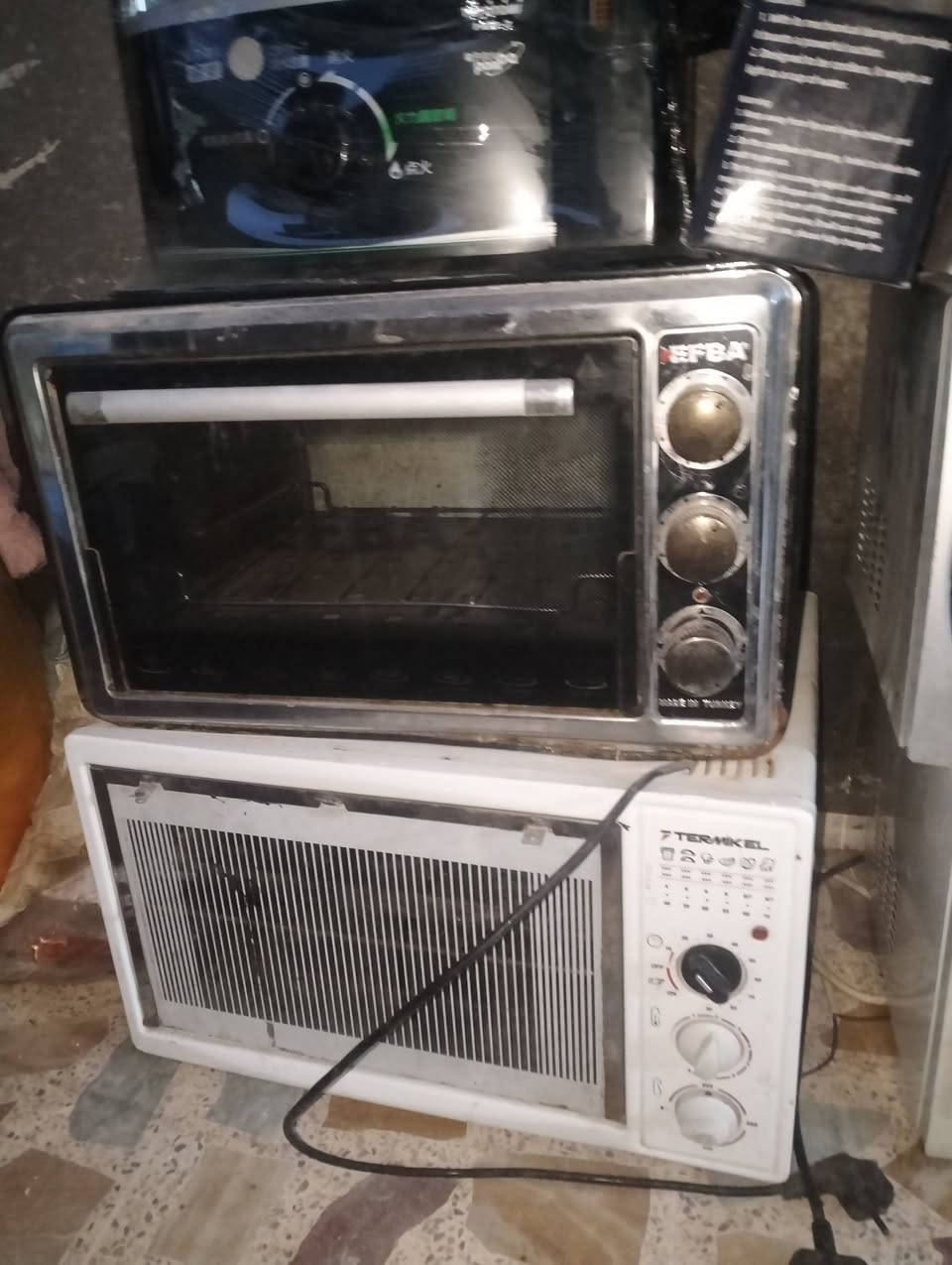 صوبة نفطية بالة ياباني فر حجم وسط السغر 70 الف
صوبة نفطية بالة دكمة حجم وسط 45 الف
مايكرويفات واوفنات السعر مختلف حسب الحجم والنوع والنظافة 
الصور والاسعار والعنوان كلها بالمنشور يعني ماكو داعي تدخل خاص واريد صور وتسأل على الاسعار
لايوجد بيع بالدين
العنوان 
حي الشهداء  بالقرب من اسواق سلام 
جيران صالون ريماس  تخلي بيت طارق الكرمان بظهرك وتطلع عدل
بيت وليس محل
موبايل ***********
