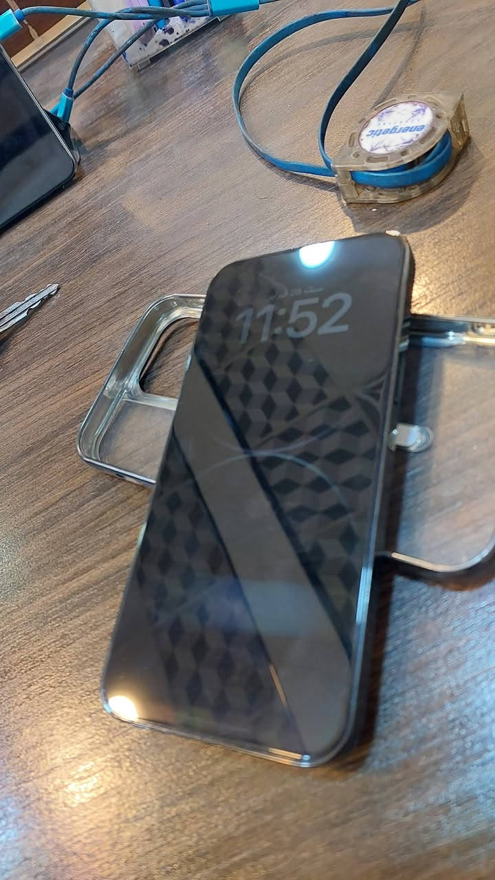 ١٤ برو ماكس ذاكرة ٢٥٦  شريحه الكترونيه السعر ٧٥٠ جهاز نضيف
***********
