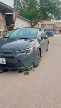 كورلا هايبرد ياباني موديل 23  لون إسمنتي مواصفات عادي حادث موضح بالصور...