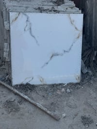 للبيع بورسلين درجه أولى 185 متر سعر المتر 7 وبي مجال اتصال 07721842148