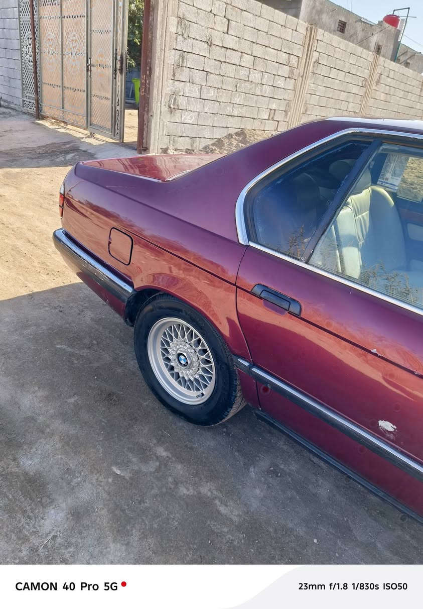 السلام عليكم
BMW 735i مكينة أصل 35
مديل 1989 
محدث بجم عريض 
سيارة جاهزة من كل شيء ما عدا تبريد وترتيب صبغ البنيد
سنويتهة لسنة 13/1/2027 تنتهي 
السيارة كلش حلوى السعر 55$ وبيهة مجال بسيط 
***********
