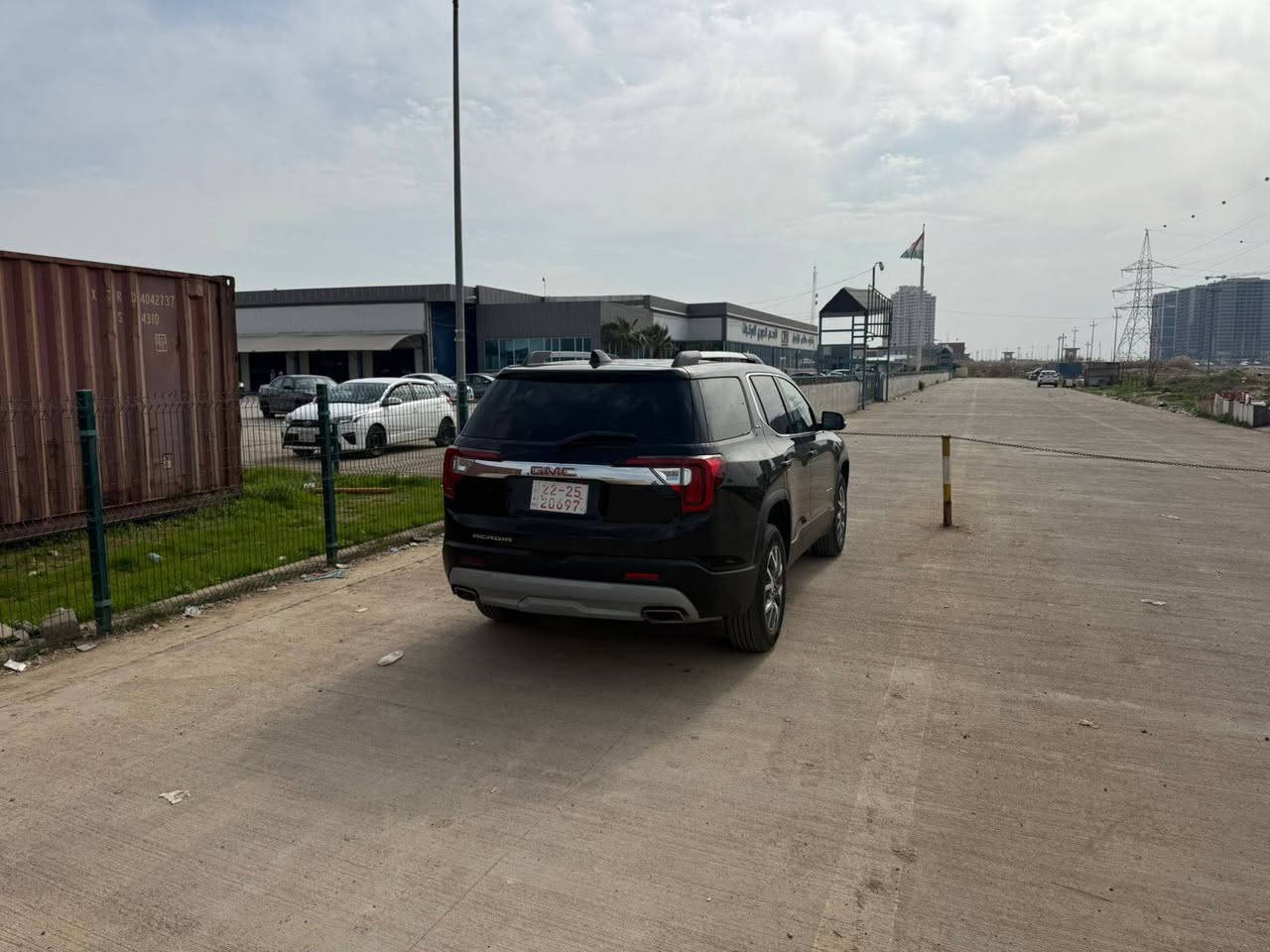 السلام عليكم جمسي اكاديا 23 ماشيه ١٩ ميل تقريبن ٣٠ كيلو متر حادث باب السائق صبغ تقريبن شبرين والباب الوره السائق امبدل اصلي محرك ٢٠٠٠ SLT رقم اربيل تسجيل جديد باسمي مكان بغداد  السعر ٢٥٠ وبيه مجال رقم هاتف ***********
