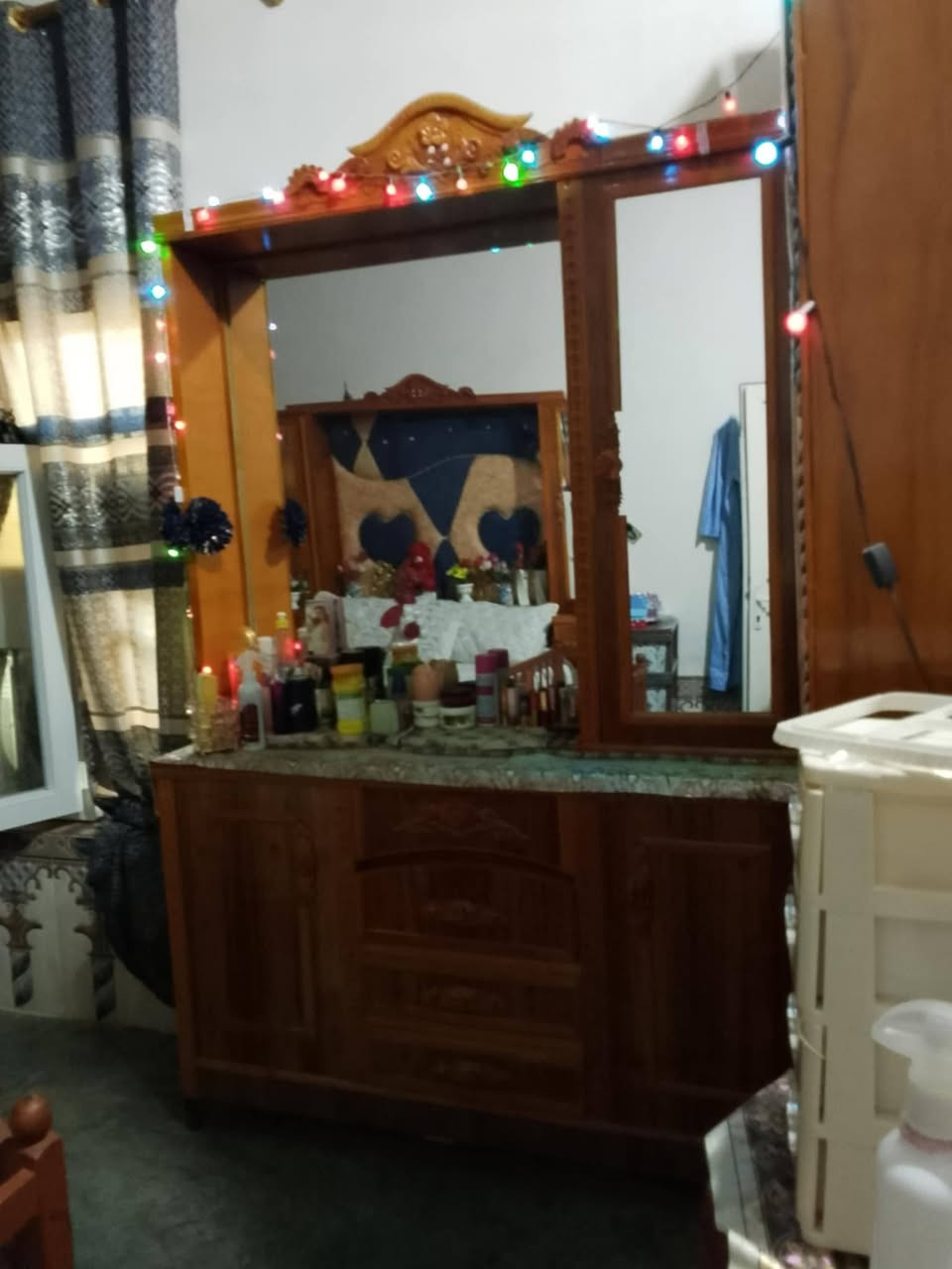 السلام عليكم غرفة أخشاب مع سليمانيه للبيع النضافه فول كما موضح بالصور السعر مراهم عالشوف/***********
